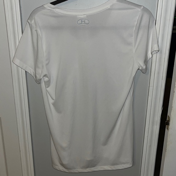 Under armor heat gear tee in perfect condition … bought and never wore - Picture 5 of 8